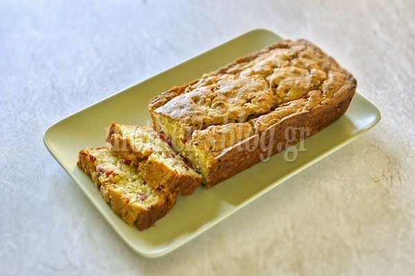 Συνταγή για πεντανόστιμο αλμυρό κέικ με μπέικον, μυζήθρα και κόκκινη πιπεριά από τον Γιώργο Γεράρδο