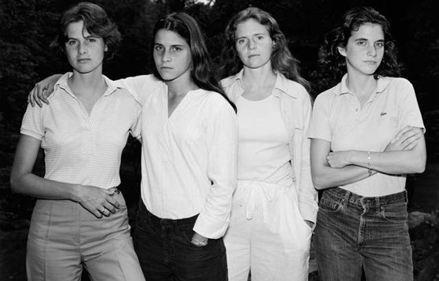 Τέσσερις αδερφές, 38 χρόνια φωτογραφίες και μια σχέση που κρατάει μια ζωή (εικόνες)