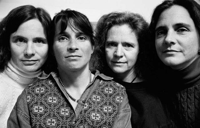 Τέσσερις αδερφές, 38 χρόνια φωτογραφίες και μια σχέση που κρατάει μια ζωή (εικόνες)