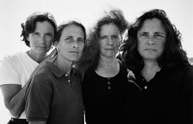 Τέσσερις αδερφές, 38 χρόνια φωτογραφίες και μια σχέση που κρατάει μια ζωή (εικόνες)