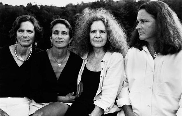 Τέσσερις αδερφές, 38 χρόνια φωτογραφίες και μια σχέση που κρατάει μια ζωή (εικόνες)