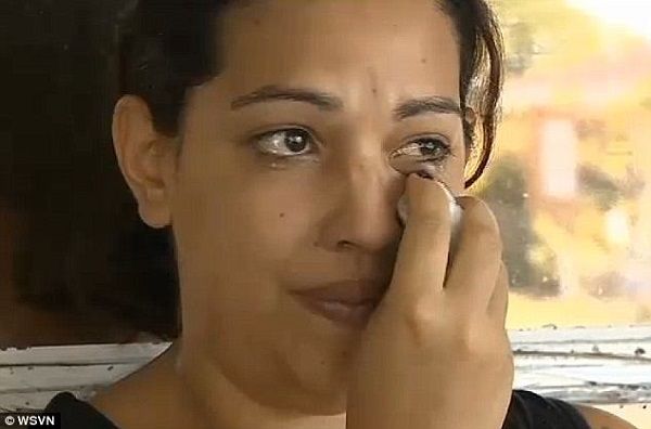 Αστυνομικός άφησε ελεύθερη μητέρα που έκλεψε τρόφιμα για να φάνε τα παιδιά της