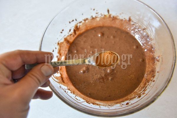 Ο Γιώργος Γεράρδος μας φτιάχνει σούπερ σοκολατένιο brownie με την κόρη του!