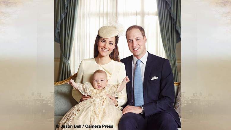 Δείτε την επίσημη φωτογράφιση της βασιλικής οικογένειας μετά τη βάπτιση του πρίγκιπα Τζορτζ!