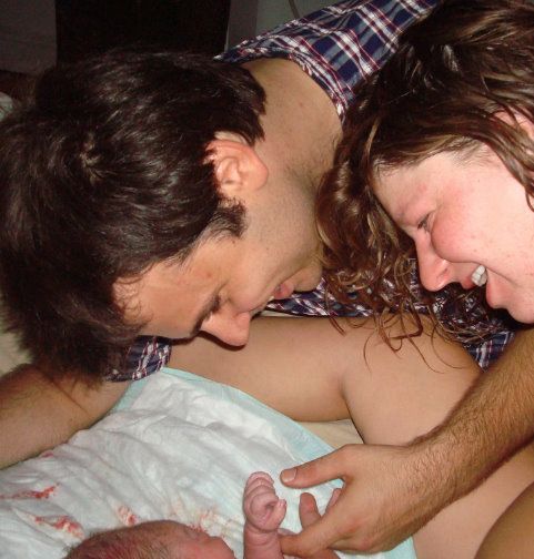 Η Κριστίνα και ο Ριτς μοιράζονται την ιστορία γέννησης του μωρού τους στο σπίτι!