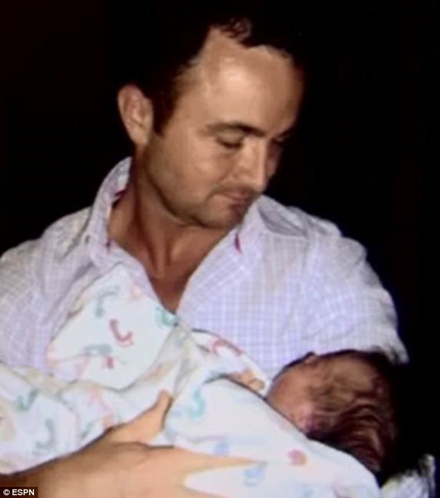 Όταν ένας πατέρας γίνεται στήριγμα ζωής για την κόρη του που πάσχει από σύνδρομο down! (συγκλονιστικό βίντεο)