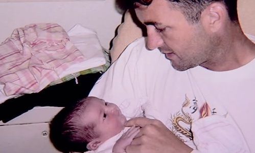 Όταν ένας πατέρας γίνεται στήριγμα ζωής για την κόρη του που πάσχει από σύνδρομο down! (συγκλονιστικό βίντεο)