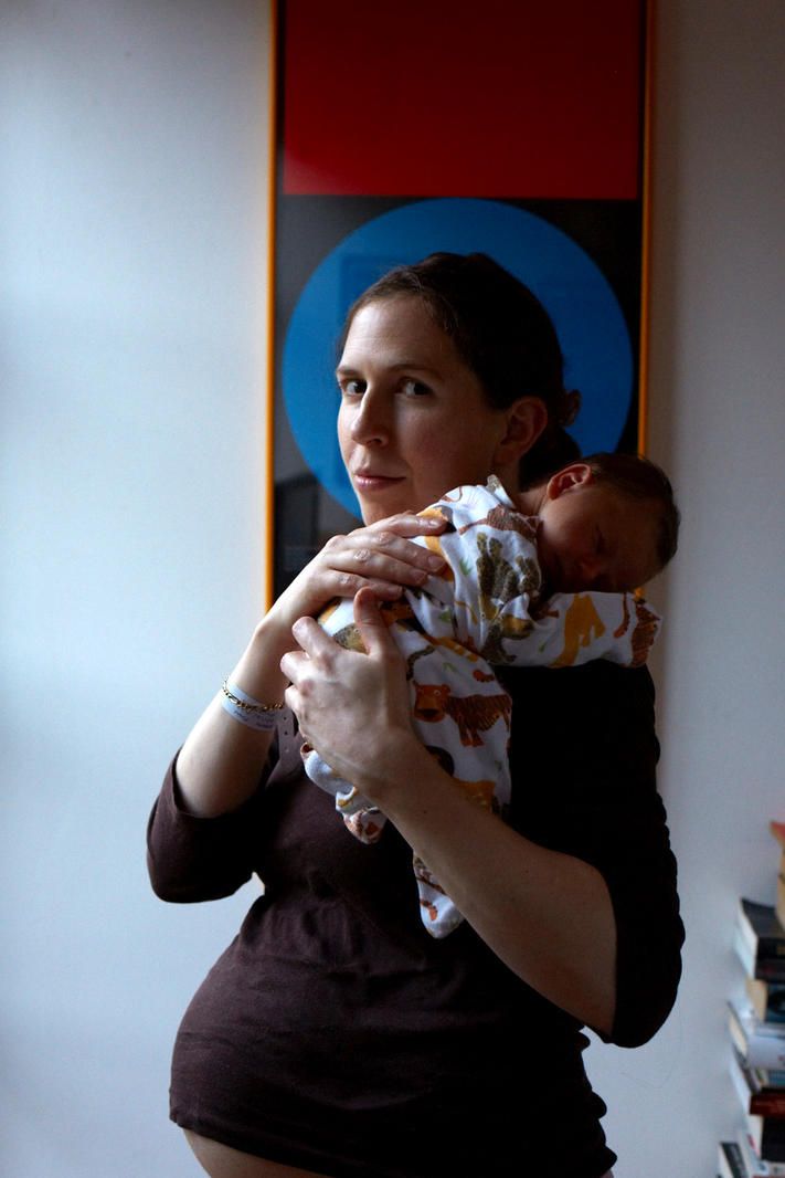 «H πρώτη αγκαλιά»! Ενα μοναδικό πρότζεκτ με μανούλες που κρατούν αγκαλιά τα νεογέννητα μωρά τους