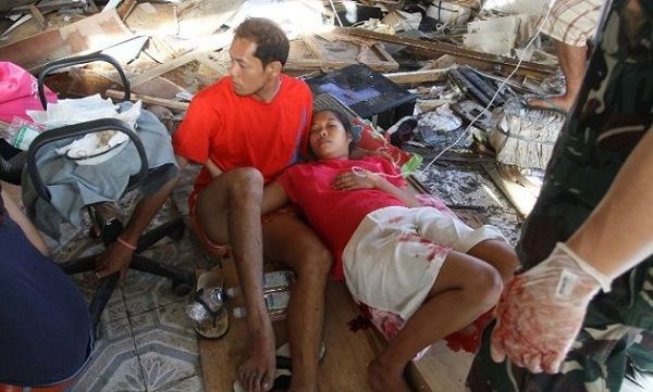 Βίντεο-ντοκουμέντο: Η στιγμή της γέννησης ενός μωρού μέσα στο χάος του Τυφώνα στις Φιλιππίνες!