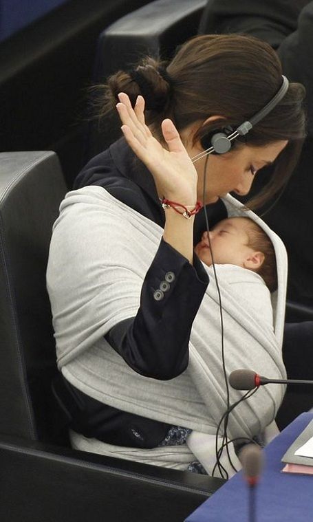 Από 44 ημερών στο Ευρωκοινοβούλιο. Σήμερα είναι 3 ετών και ψηφίζει! (φωτογραφίες)