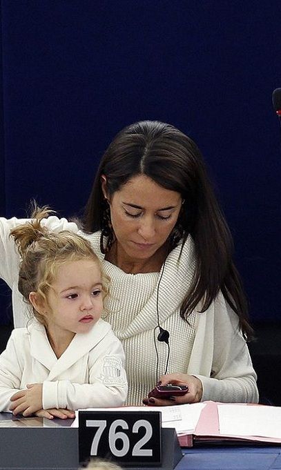 Από 44 ημερών στο Ευρωκοινοβούλιο. Σήμερα είναι 3 ετών και ψηφίζει! (φωτογραφίες)