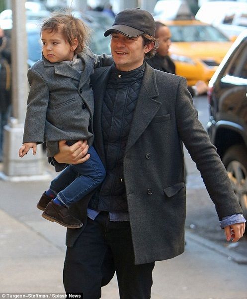 Μπλουμ - Κερ: Μπορεί να χώρισαν αλλά ο γιος τους είναι η προτεραιότητά τους (φωτογραφίες)