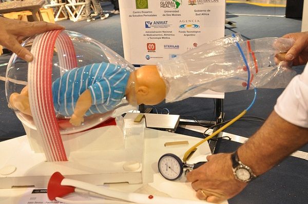 Πώς ένας μηχανικός αυτοκινήτων εφηύρε ένα νέο επικουρικό εργαλείο τοκετού (φωτογραφίες)