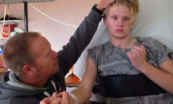 Δεκαεξάχρονος ξύπνησε από κώμα μετά από 4 μήνες! Δείτε τις συγκινητικές φωτογραφίες