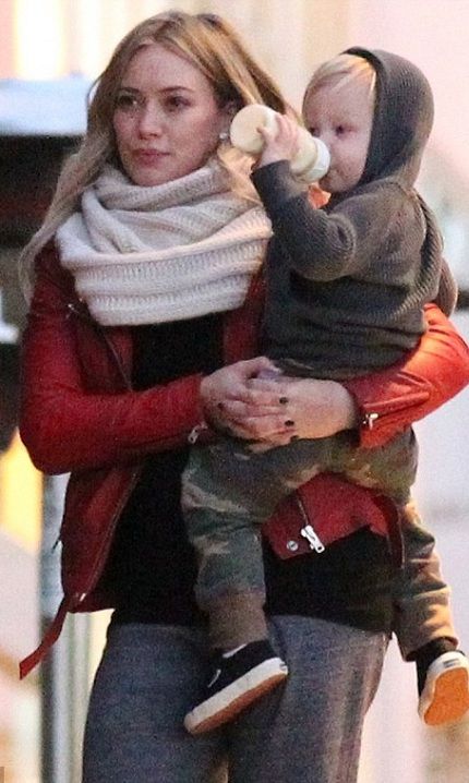 Χίλαρι Νταφ: Βγήκε για ψώνια με τον γιο της! (φωτογραφίες)