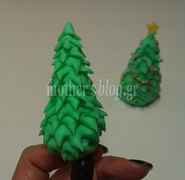 My cakes - My hobby: Φτιάχνουμε ελατάκια με ζαχαρόπαστα για να στολίσουμε τις δημιουργίες μας!