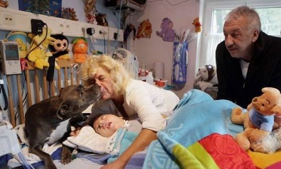 Αυτή η σχέση αγάπης κρατάει το 10χρονο αγοράκι στη ζωή! (εικόνες, βίντεο)