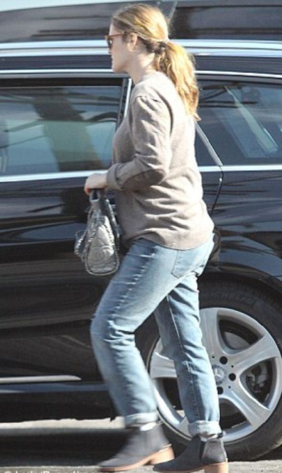 Ποια διάσημη ηθοποιός κρύβει την κοιλιά της, ενώ είναι έγκυος στο δεύτερο της παιδί;