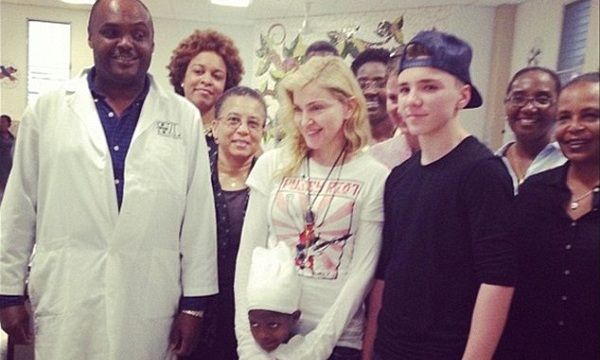 Απίστευτο: Η Μαντόνα με τον γιο της χορεύουν φλαμένκο!  (εικόνες)