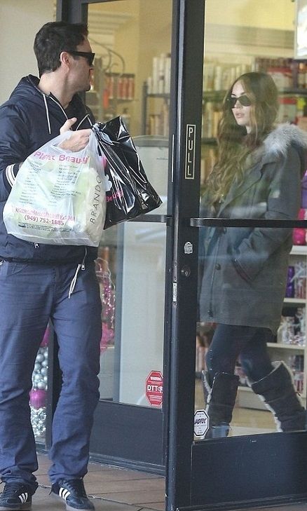 Απίστευτο! Σε δύο μήνες θα γεννήσει και έχει αυτήν την κοιλιά! (φωτογραφίες)