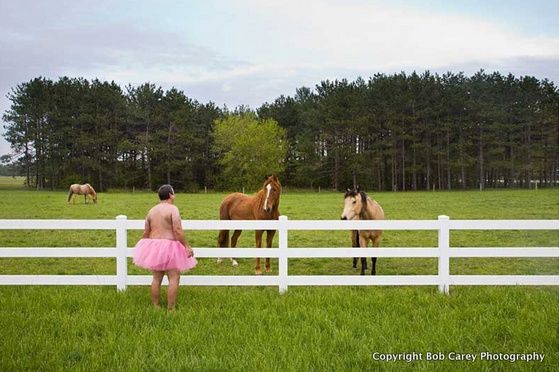 The tutu project! Οταν ένας άντρας φορά τουτού, για να κάνει τις γυναίκες με καρκίνο του μαστού να χαμογελάσουν ξανά (εικόνες, βίντεο)