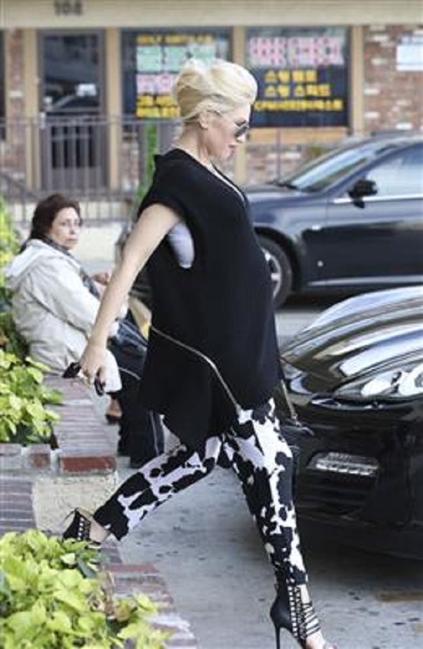 Ποια διάσημη σταρ περιμένει το τρίτο της παιδί κι έχει αυτήν την σιλουέτα! (εικόνες)