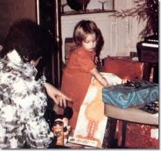 Oταν ο Ελβις γιόρταζε με την κόρη του τα Χριστούγεννα στην Graceland (εικόνες)