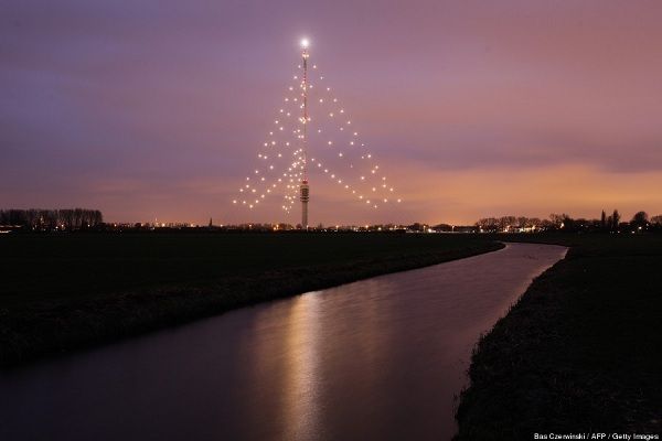 Τα 11 παραμυθένια χριστουγεννιάτικα δέντρα του κόσμου! (εικόνες)