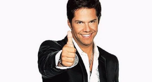 Ποιος διάσημος τραγουδιστής έφτιαξε ανάποδο χιονάνθρωπο με τα παιδιά του! Τι συμβολίζει; (εικόνα)