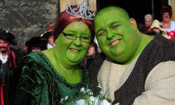 Παραμυθένιος γάμος! Ο γαμπρός ντύθηκε Σρεκ και η νύφη Φιόνα! (εικόνες)