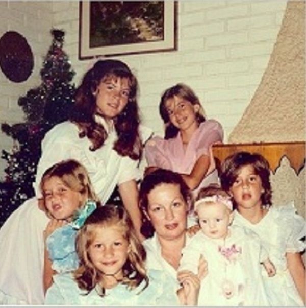 Τα παιδικά Χριστούγεννα της Ζιζέλ! Όταν το διάσημο τοπ μόντελ ήταν 7 ετών! (εικόνα)