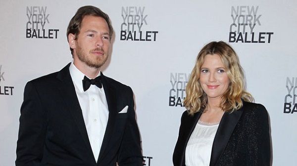 Η περίπλοκη σχέση της Ντρου Μπάριμορ με τη μητέρα της. Πώς έμεινε μόνη στα 14 της