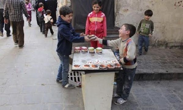 Τίποτε δε μπορεί να σταματήσει ένα παιδικό γέλιο. Ούτε καν ο πόλεμος! (φωτογραφία)