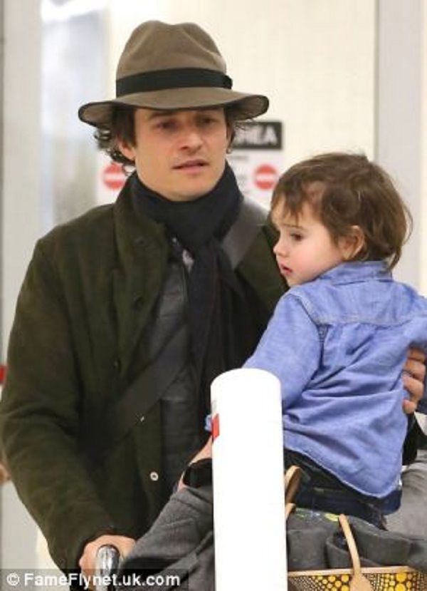 Μαντέψτε που έβαλε ο Ορλάντο Μπλουμ το γιο του για να κάνει βόλτα! (εικόνες)