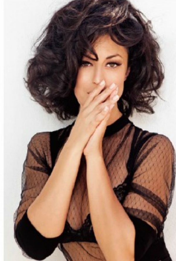 Η μικρή κατάξανθη γαλανομάτα έχει μαμά μία από τις πιο μεσογειακές Ελληνίδες! (εικόνες)