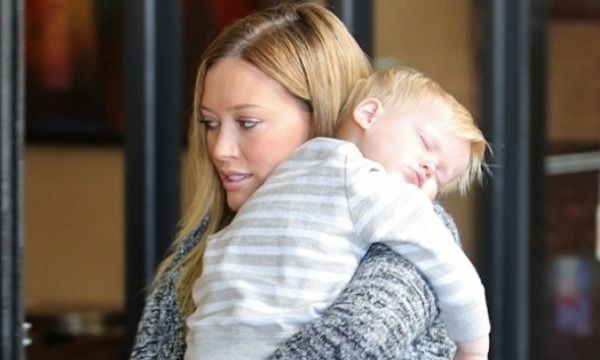 Ο απρόσμενος χωρισμός της Χίλαρι Νταφ και η βόλτα με τον γιο της την επόμενη ημέρα! (εικόνες)