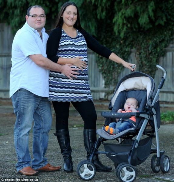 Απίστευτο! Θα γίνει μητέρα τεσσάρων παιδιών μέσα σε ένα χρόνο και δεν έχει δίδυμα! (εικόνες)