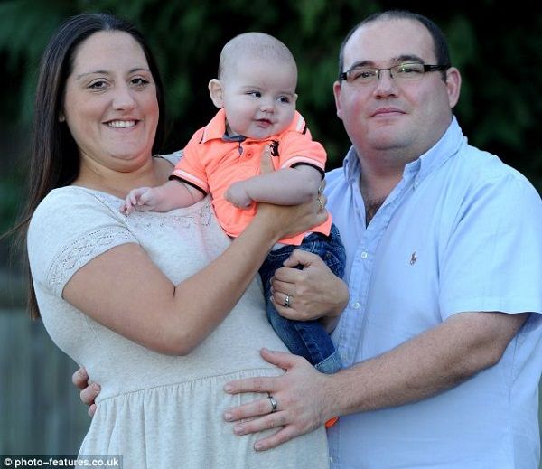 Απίστευτο! Θα γίνει μητέρα τεσσάρων παιδιών μέσα σε ένα χρόνο και δεν έχει δίδυμα! (εικόνες)