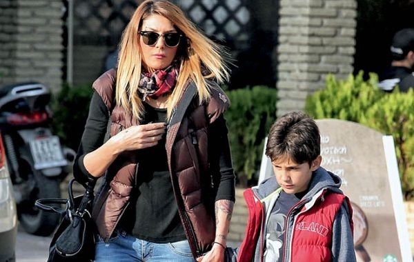 Αγγελική Ηλιάδη: Η πρόταση γάμου από τον αγαπημένο της και η βόλτα με τον γιο της! (εικόνες)