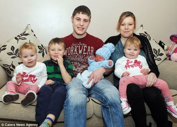 Απίστευτο! Γέννησε και τα 4 παιδιά της την ίδια ημερομηνία σε διάστημα πέντε χρόνων! (εικόνες)