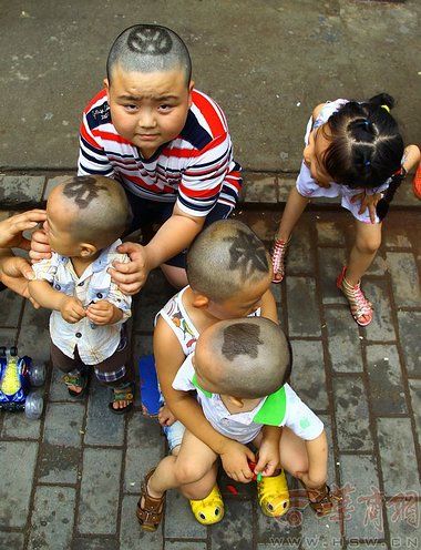 Γονείς, μη πειραματίζεστε στα μαλλιά των παιδιών σας! Τα αποτελέσματα είναι τραγικά (εικόνες)