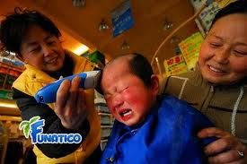 Γονείς, μη πειραματίζεστε στα μαλλιά των παιδιών σας! Τα αποτελέσματα είναι τραγικά (εικόνες)