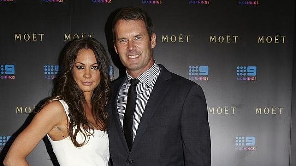 Όλα για τη νεογέννητη κόρη του! Ποιος είναι ο…ερωτευμένος μπαμπάς (εικόνες)