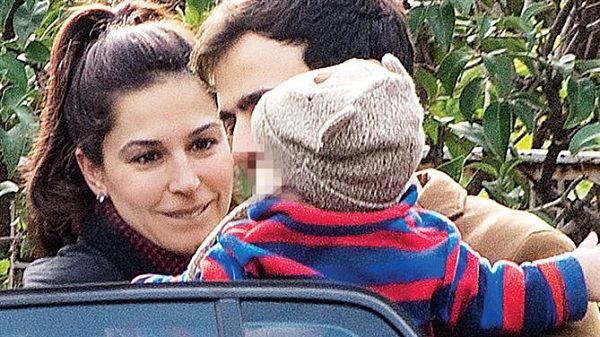 Βόλτα για τρεις! Η Κατερίνα Παπουτσάκη με τους άντρες της ζωής της! (εικόνες)