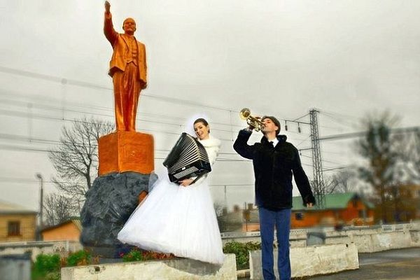 Οταν ένας γάμος αποθεώνει το κιτς και αποτελειώνει εμάς! (εικόνες)