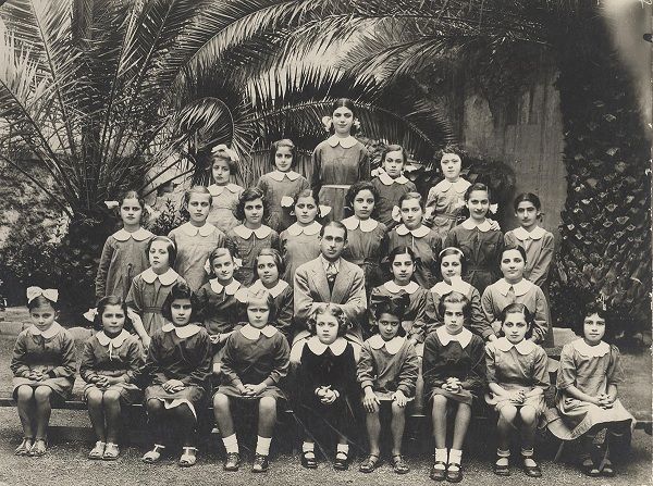 Η χρονιά που έπαψε η σχολική ποδιά να υπάρχει (εικόνες)