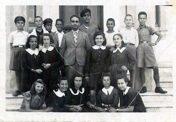 Η χρονιά που έπαψε η σχολική ποδιά να υπάρχει (εικόνες)