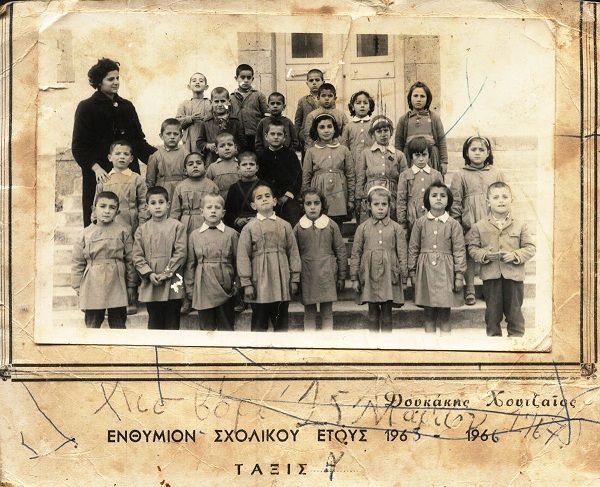 Η χρονιά που έπαψε η σχολική ποδιά να υπάρχει (εικόνες)