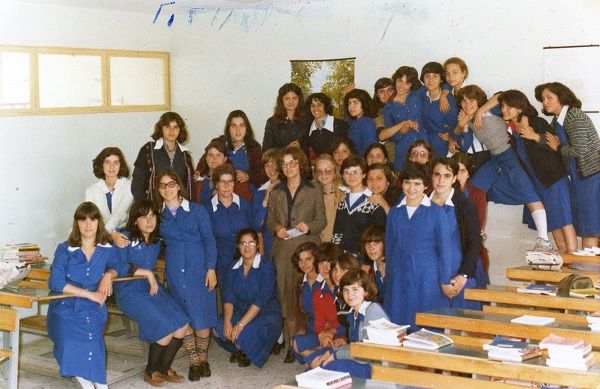 Η χρονιά που έπαψε η σχολική ποδιά να υπάρχει (εικόνες)