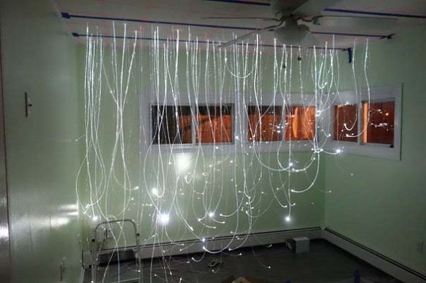 «Του έφερε τον ουρανό με τ' άστρα»! Ο μπαμπάς που κατασκεύασε αστέρια για το μωρό του! (εικόνες)